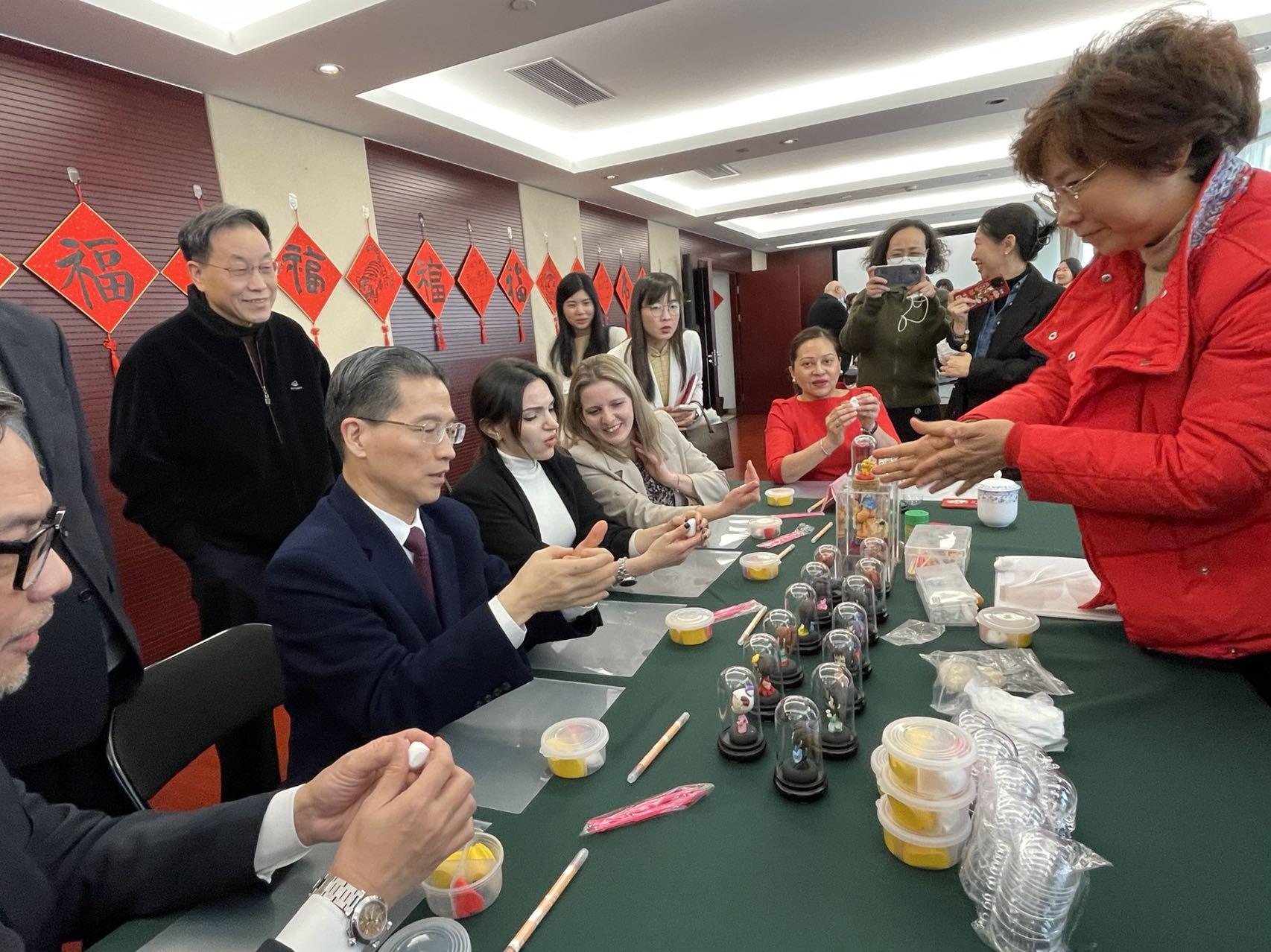 半墩村民委员会领导团队全新亮相及未来展望